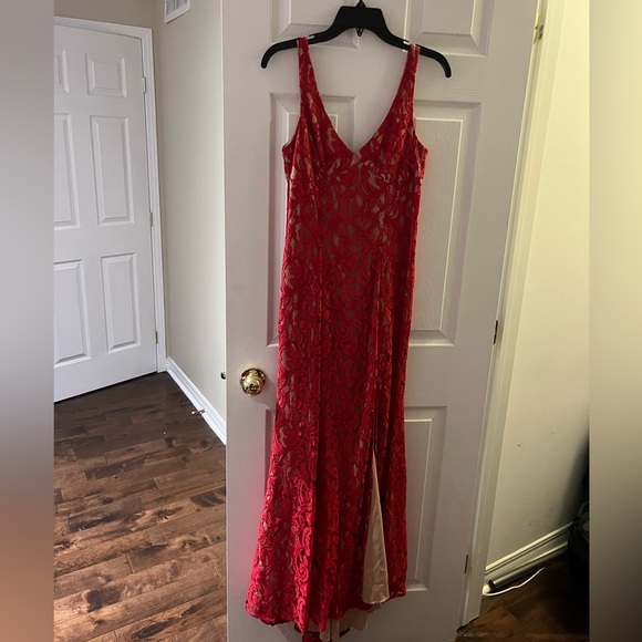 BCBGeneration Red Lace Gown, size 4 - Picture 4 of 9
